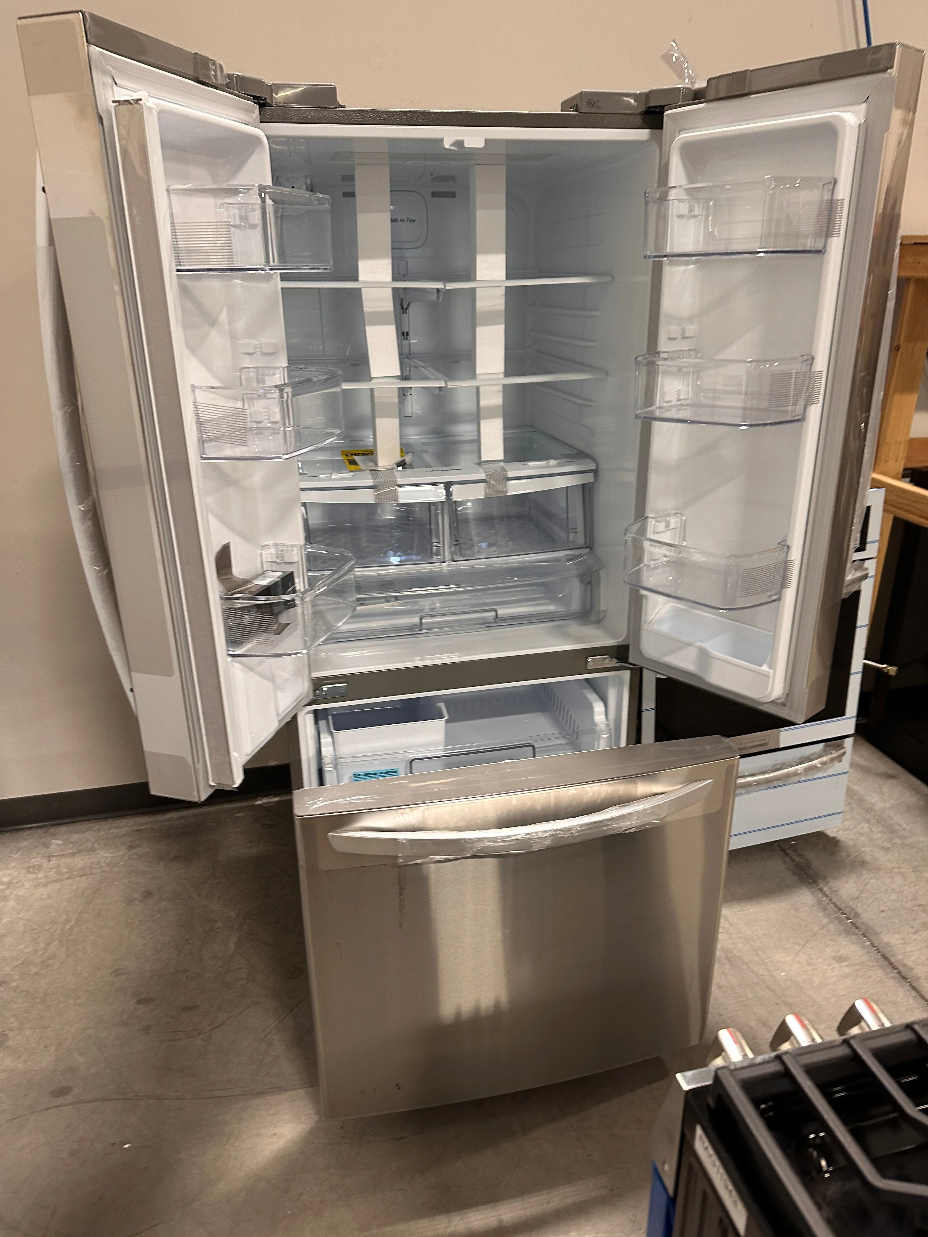 BRAND NEW LG FRENCH DOOR 21.8 CU FT REFRIGERATOR MODEL: LFDS22520S REF13582