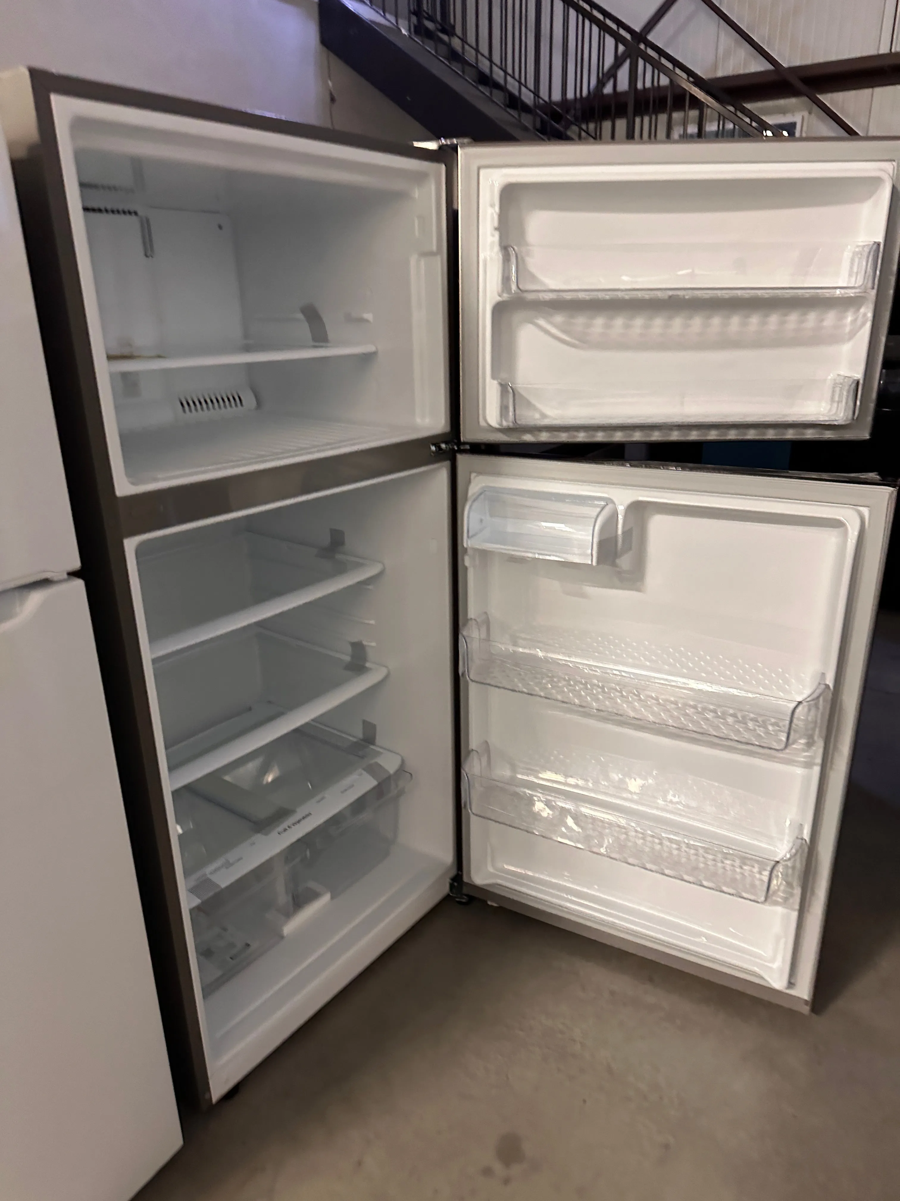 BRAND NEW LG TOP FREEZER REFRIGERATOR Model: LHTNS2403S REF13577