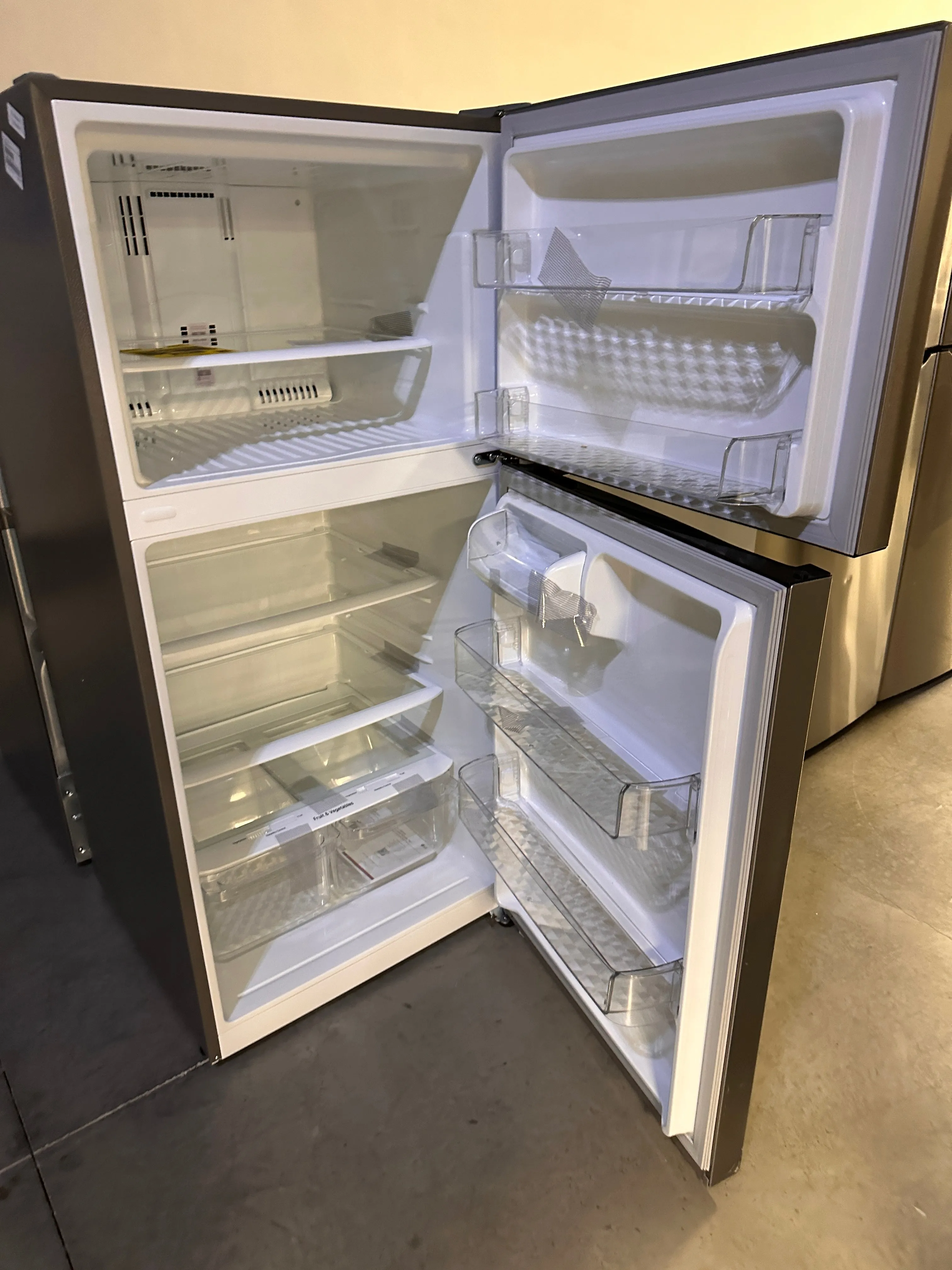 BRAND NEW LG TOP-FREEZER REFRIGERATOR Model: LTCS20020S REF13570