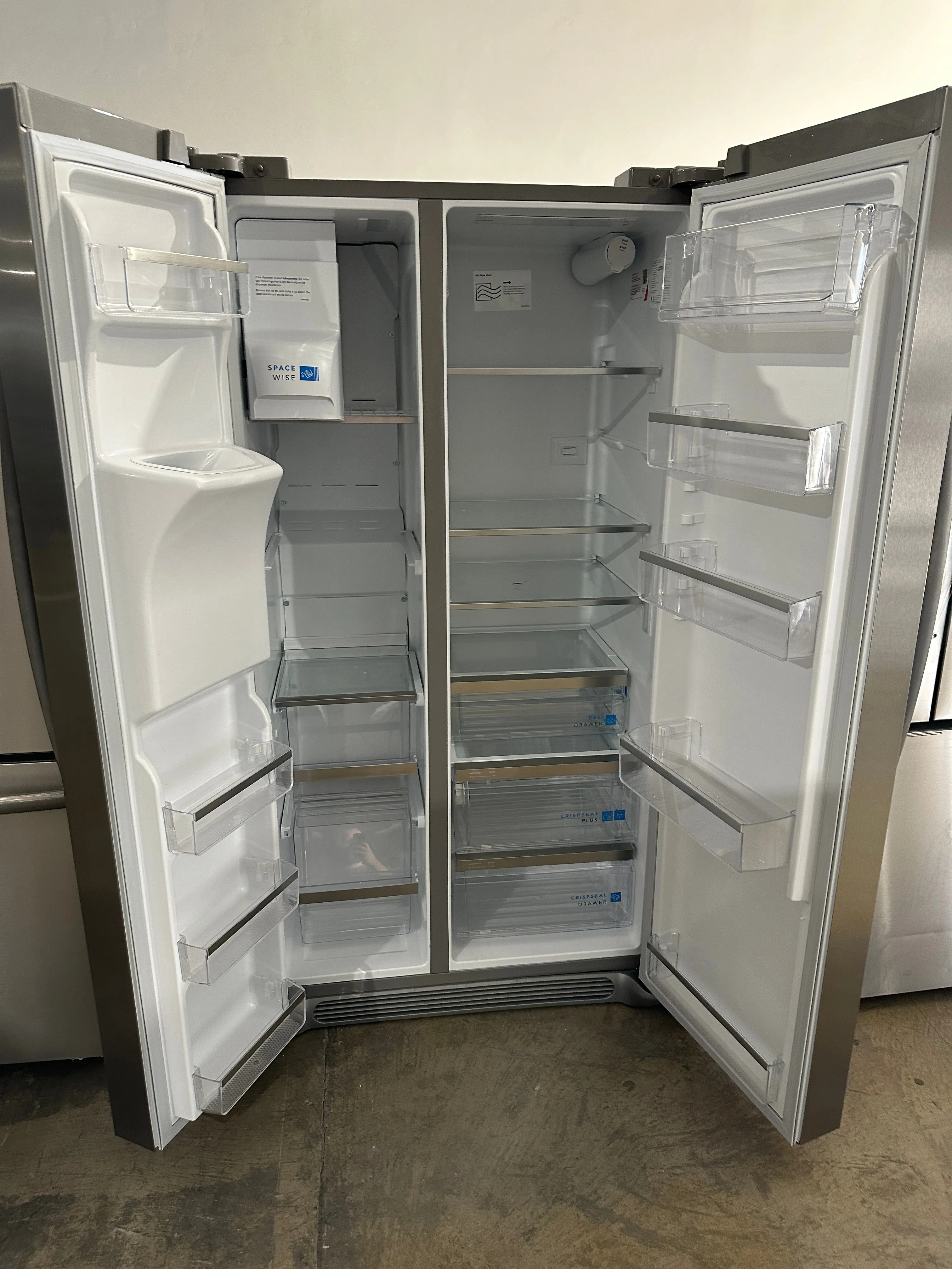 BRAND NEW SAMSUNG SIDE BY SIDE SMART REFRIGERATOR MODEL: RS28CB7600QL REF13653S