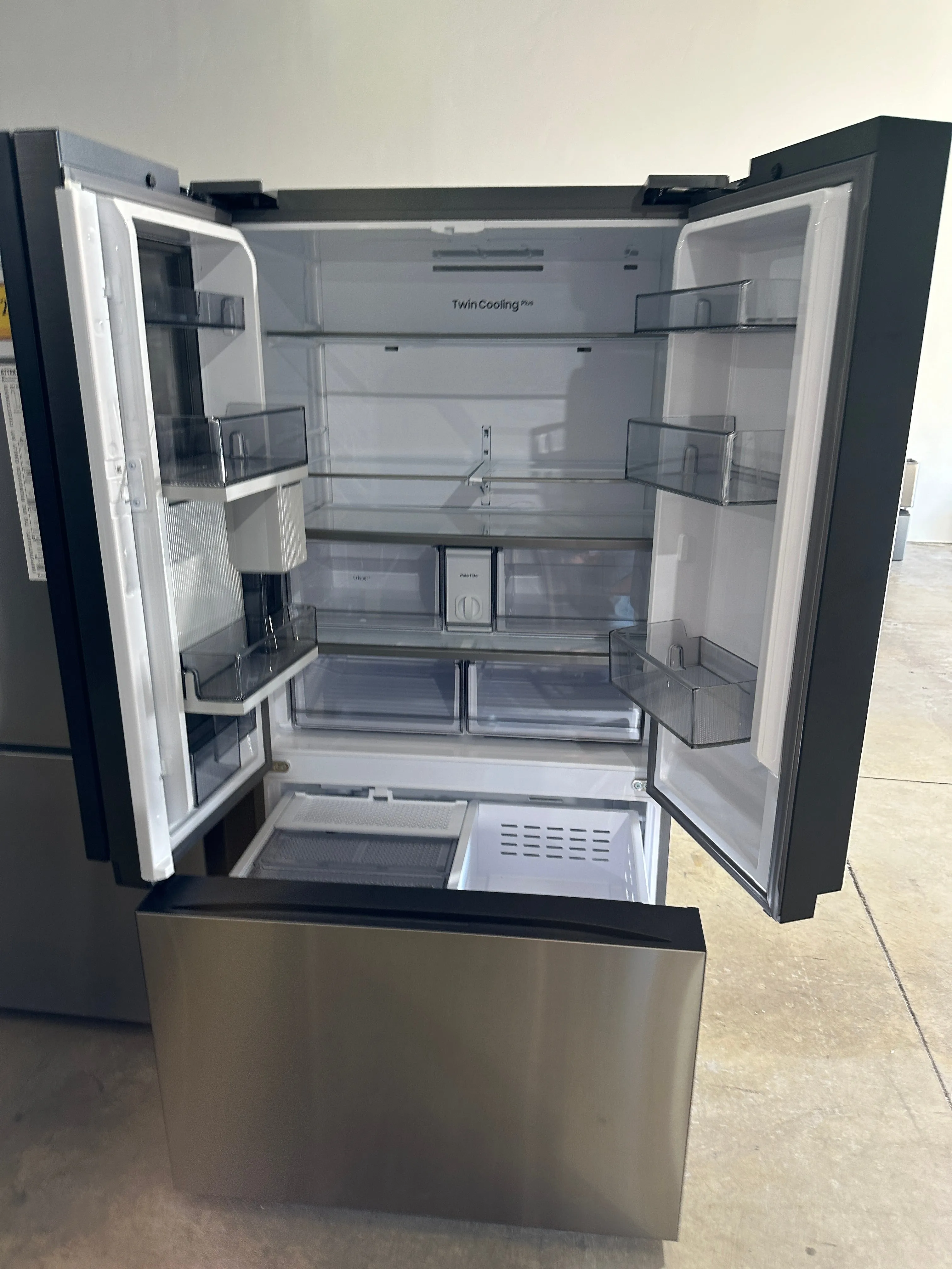 BRAND NEW SAMSUNG STAINLESS STEEL REFRIGERATOR MODEL: RF24BB6600QL REF13676S