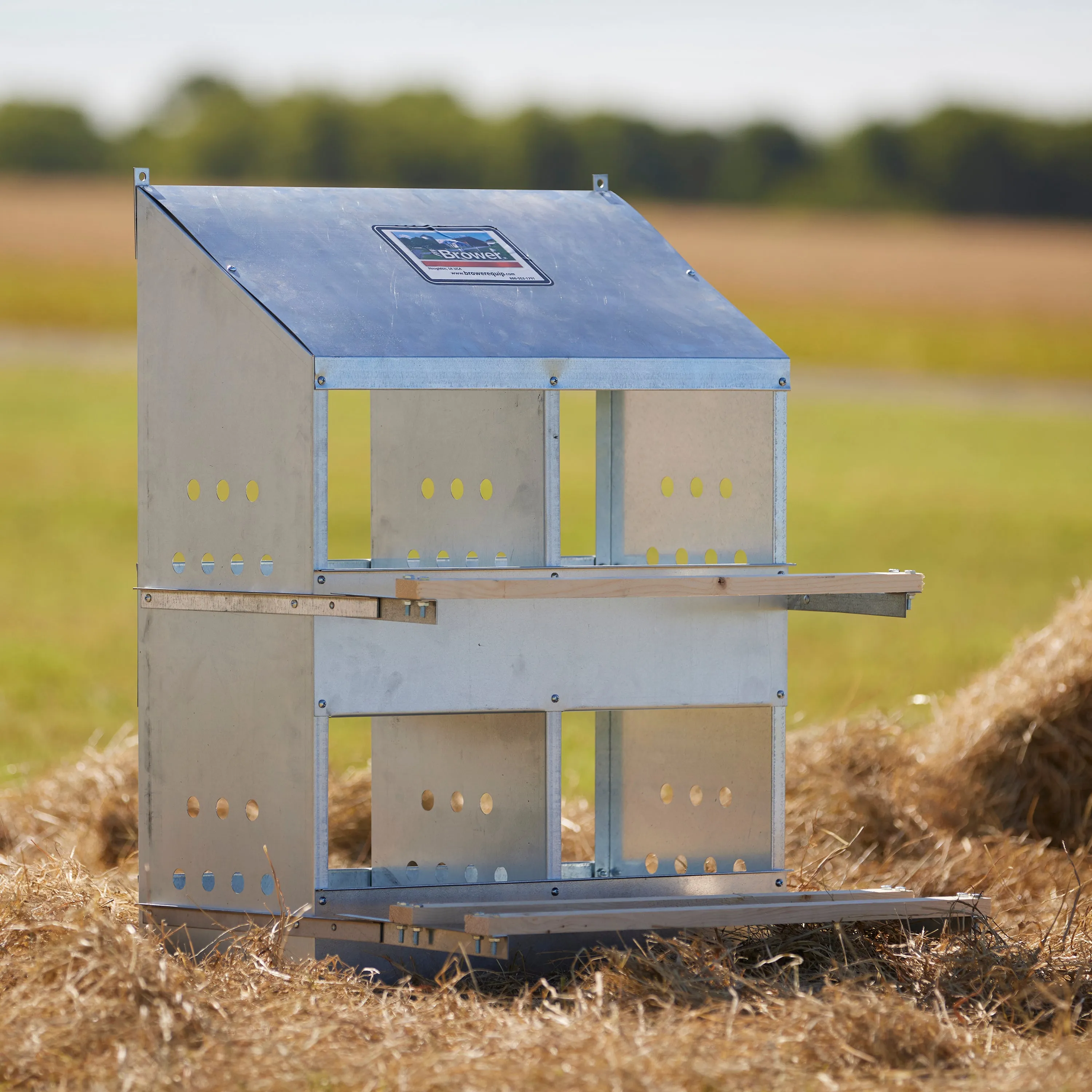 Brower 404B Galvanized Steel 4 Hole 20 Bird Nest Chicken Brooding Box (Used)