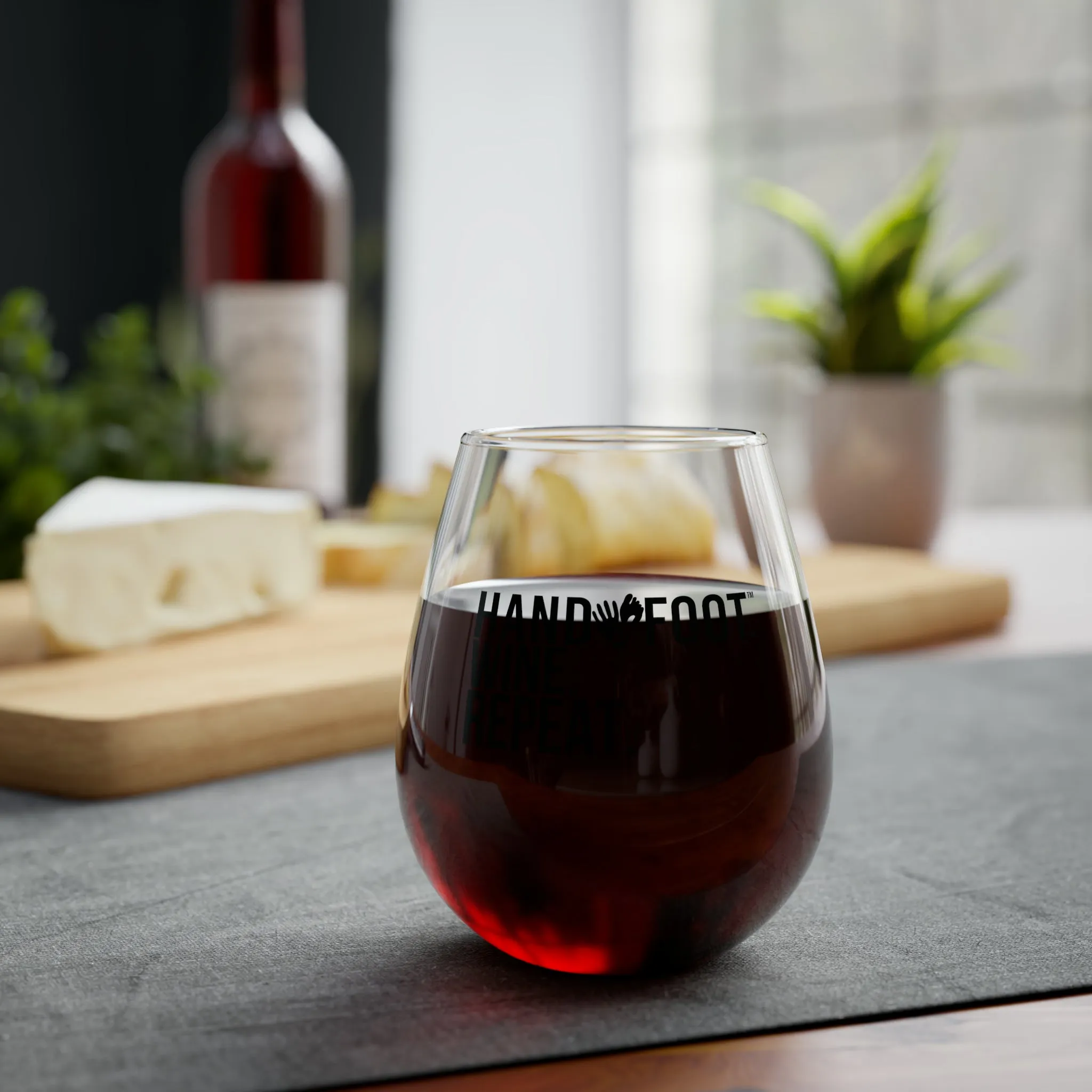 Hand & Foot Stemless Wine Glass - Black