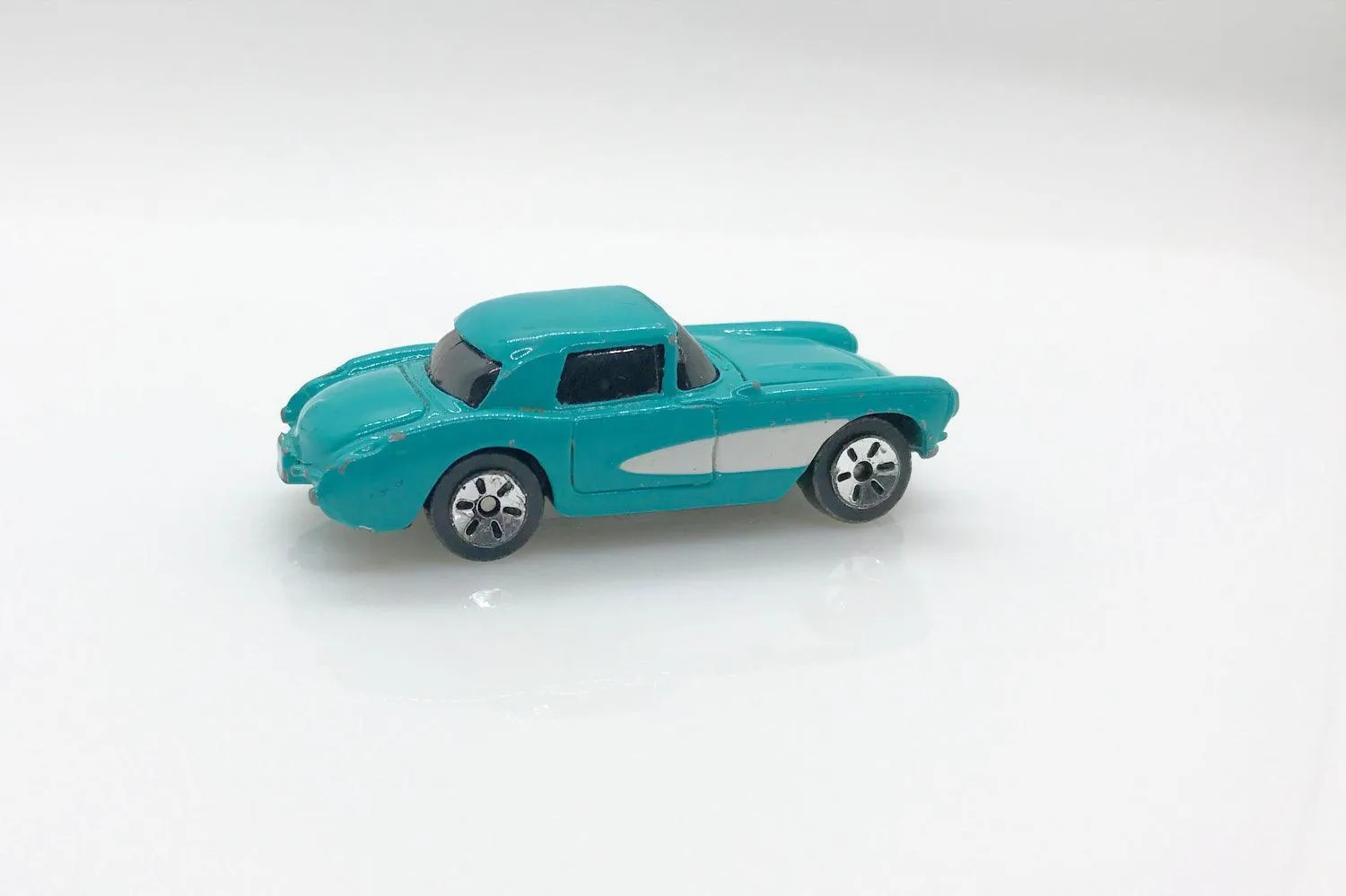 Maisto Turquoise '57 Chevrolet Corvette (2011)