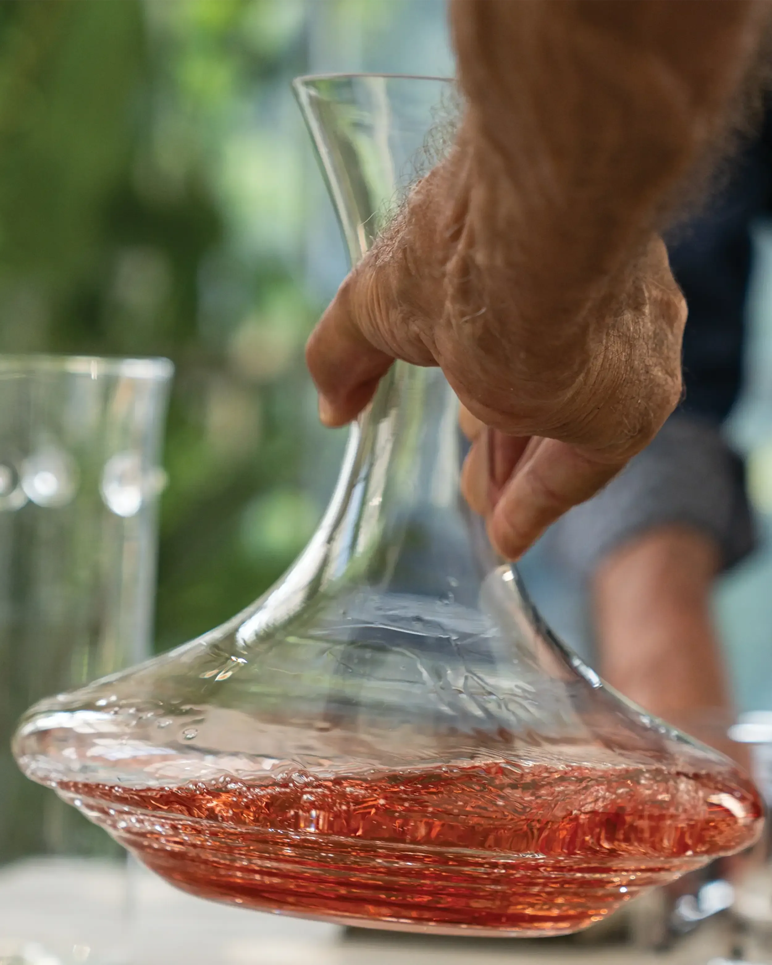 Zafferano Esperienze decanter in glass